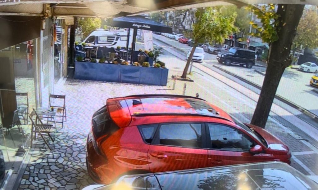 15 milyon liralik cipe carpmamak icin manevra yapti tatlici dukkanina boyle girdi 8d92642b6c0f |