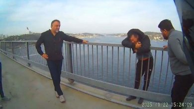 15 temmuz sehitler koprusunde intihar etmek isteyen sahsi kurtardilar 4b267d99c9f2 |