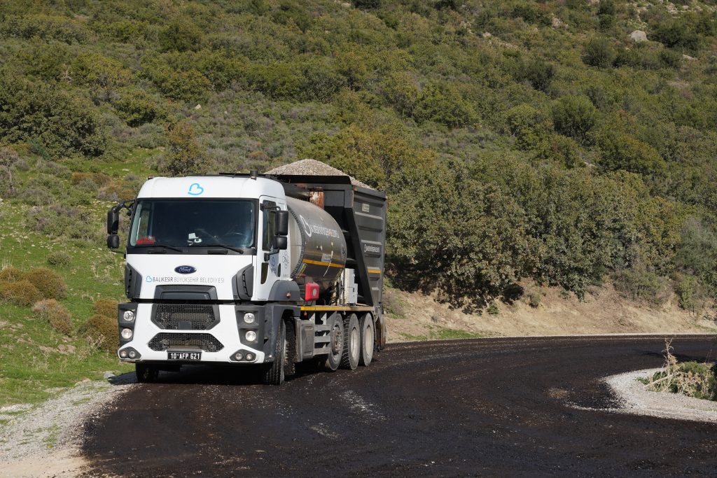 249426472Burhaniyede Calli ve Kuyucak baglanti yolu guvenli hale get |