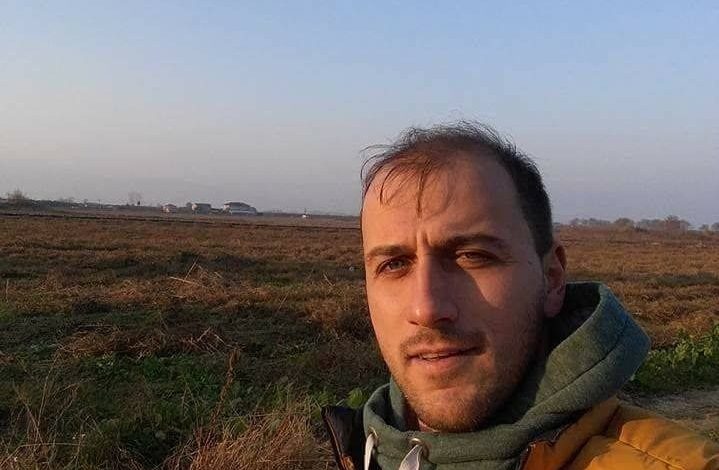 3 cocuk babasi adam hali sahada kalbine yenildi 3aa50c560f82 |