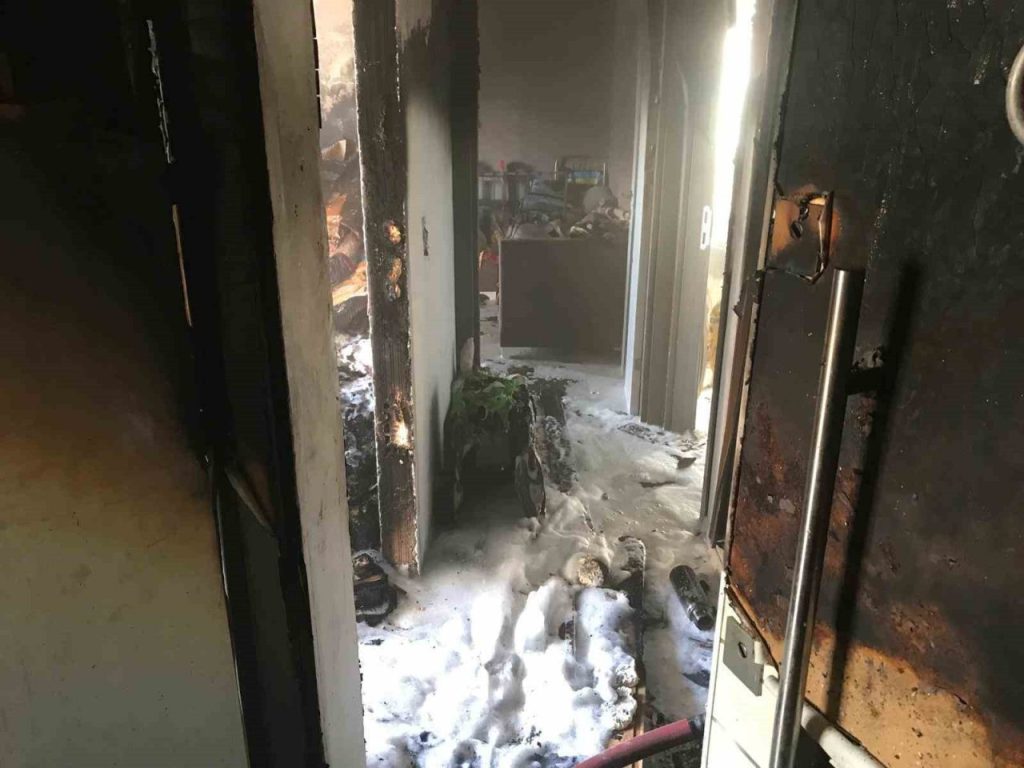 600 evler mahallesinde apartman dairesinde yangin panigi e31adac4f3ad |