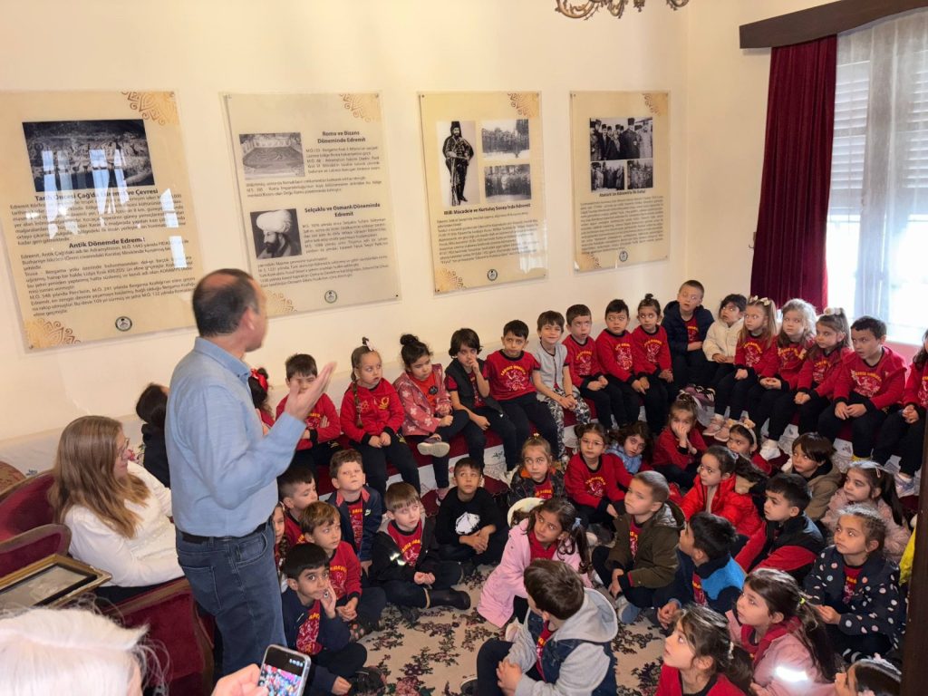 Edremit Belediyesi Atatürk Kültür Evi’ne ziyaretçi akını 2 IMG 20251106 WA0032 |