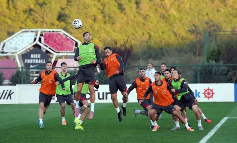 a milli futbol takimi bulgaristan maci hazirliklarini surdurdu e9fe48fc4a80 |