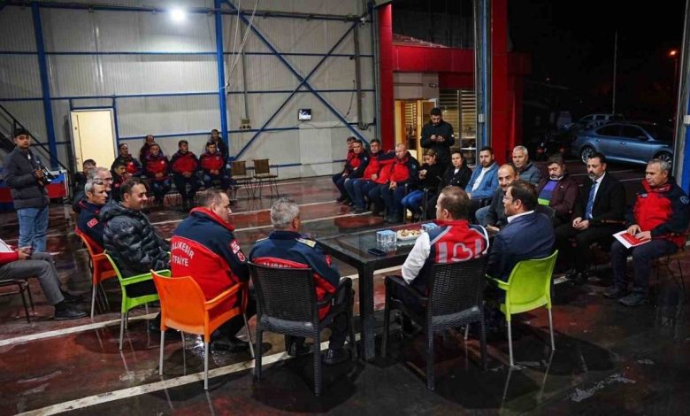 ahmet akindan sindirgiya moral ziyareti 9db2ba53b160 |