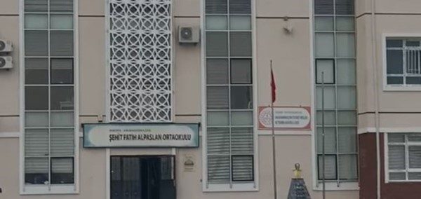 ankarada 10 ogrenci zehirlendikleri suphesiyle hastaneye kaldirildi 07cbc11d9b78 |
