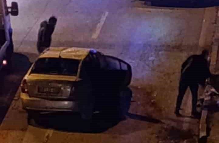 Ankara’da kaldırıma çarpan araç devrildi: 4 yaralı 1 ankarada kaldirima carpan arac devrildi 4 yarali df66533aebfd |