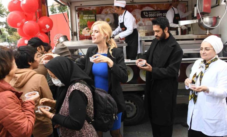 Anlamlı buluşmada lokma dağıttılar 1 anlamli bulusmada lokma dagittilar ae7d72a584d4 |