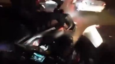 araclarin arasindan hizla giden motosikletliye arkasindan gelen motosikletli boyle carpti eb48f1716aff |