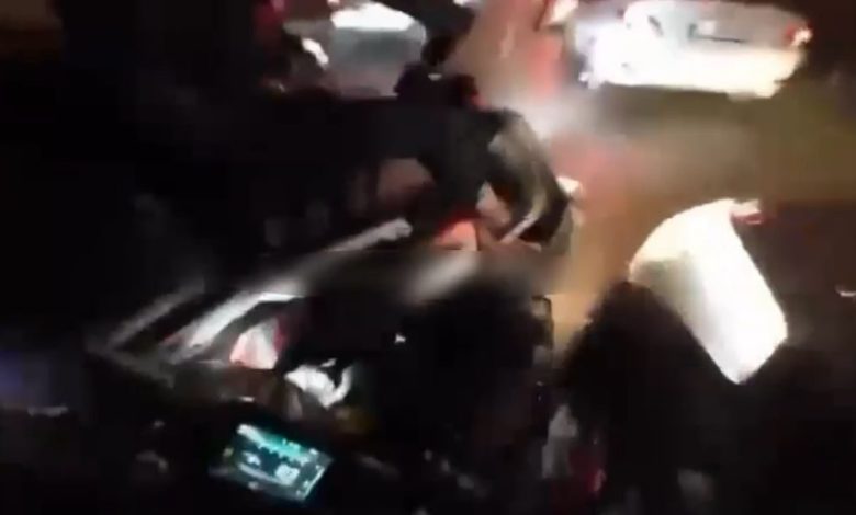 Araçların arasından hızla giden motosikletliye arkasından gelen motosikletli böyle çarptı 1 araclarin arasindan hizla giden motosikletliye arkasindan gelen motosikletli boyle carpti eb48f1716aff |