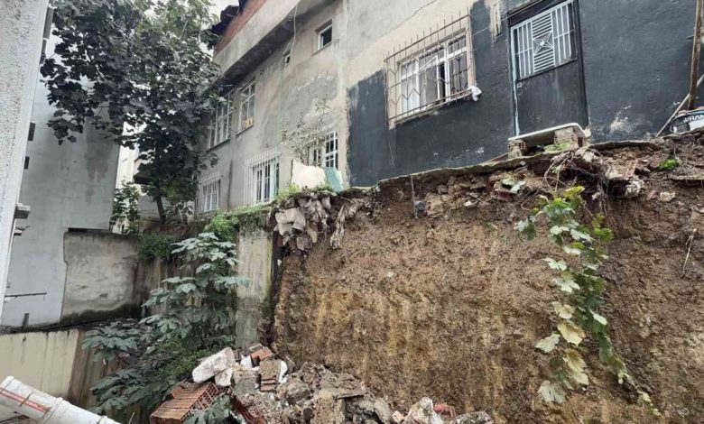 arnavutkoyde iki bina arasindaki istinat duvar coktu 6573f9292de2 |