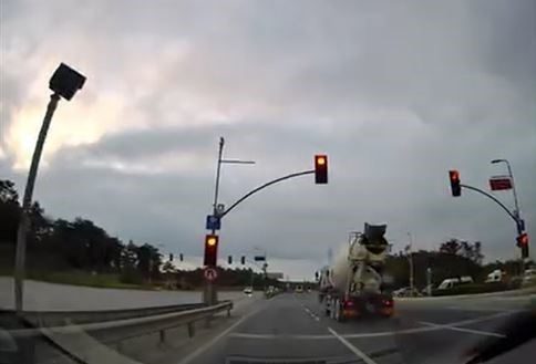 Arnavutköy’de kırmızı ışık ihlali faciaya davetiye çıkardı 1 arnavutkoyde kirmizi isik ihlali faciaya davetiye cikardi 3241f9f6cbfd |