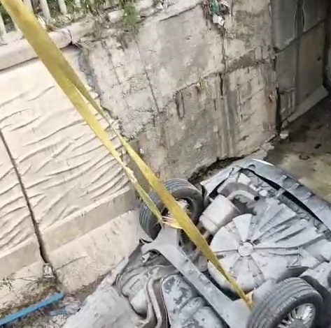 Arnavutköy’de sürücüsünün kontrolünü kaybettiği otomobil su kanalına uçtu 1 arnavutkoyde surucusunun kontrolunu kaybettigi otomobil su kanalina uctu 5197278e6bcf |