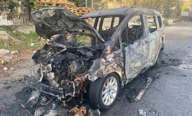 atasehirde hafif ticari arac alev alev yandi 1cf33eb245ac |