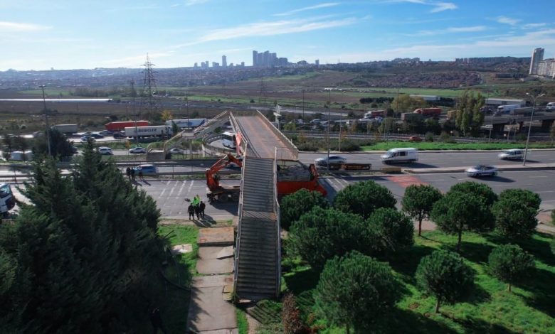 avcilarda is makinesi tasiyan tir ustgecide carpti 0e253236c469 |