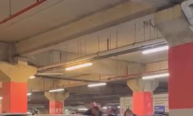 avm otoparkinda iki aile arasinda kavga o anlar kamerada f09396a901e2 |