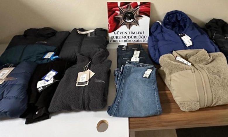 AVM’lerde kıyafet deneme bahanesiyle 1 milyon liralık vurgun: Nefes kesen operasyon kamerada 1 avmlerde kiyafet deneme bahanesiyle 1 milyon liralik vurgun nefes kesen operasyon kamerada a3596b12049a |