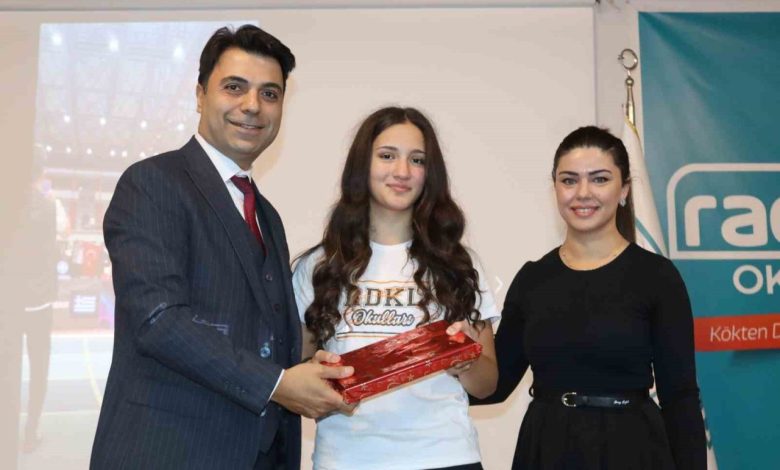 Avrupa’nın zirvesi, 15 yaşındaki Esmira’nın 1 avrupanin zirvesi 15 yasindaki esmiranin 313061af2a24 |