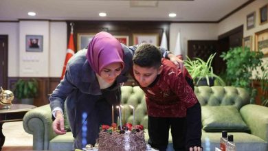 bakan goktas sehidin oglunun dogum gununu bakanlikta kutladi 4bdffbd1fcd7 |