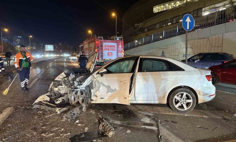 Bakırköy’de kontrolden çıkan otomobil karşı şeritteki araca çarptı 1 bakirkoyde kontrolden cikan otomobil karsi seritteki araca carpti 7bf632ba6622 |