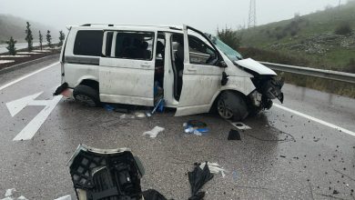 balikesir cevreyolunda takla atan otomobilde 3kisi yaralandi f65294c8c966 |