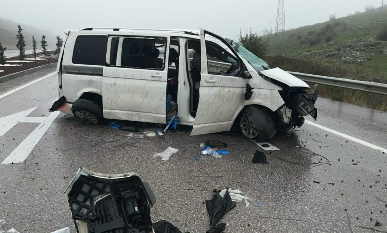 Balıkesir Çevreyolunda takla atan otomobilde 3kişi yaralandı 1 balikesir cevreyolunda takla atan otomobilde 3kisi yaralandi f65294c8c966 |