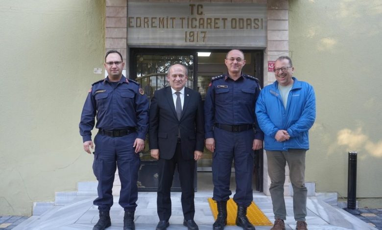 Balıkesir İl Jandarma Komutanı Murat Özer’den Edremit Ticaret Odasına ziyaret 1 balikesir il jandarma komutani murat ozerden edremit ticaret odasina ziyaret bcbdc8635e9a |