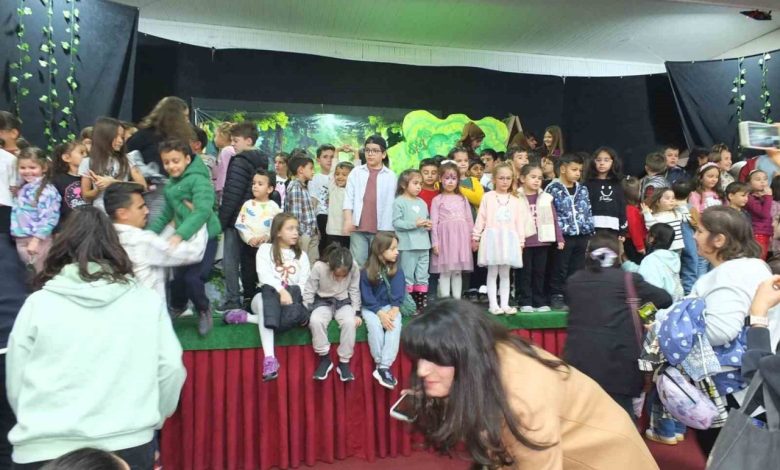 Balıkesir’de amatörlerin oyunu ayakta alkışlandı 1 balikesirde amatorlerin oyunu ayakta alkislandi 1cbafd37b238 |