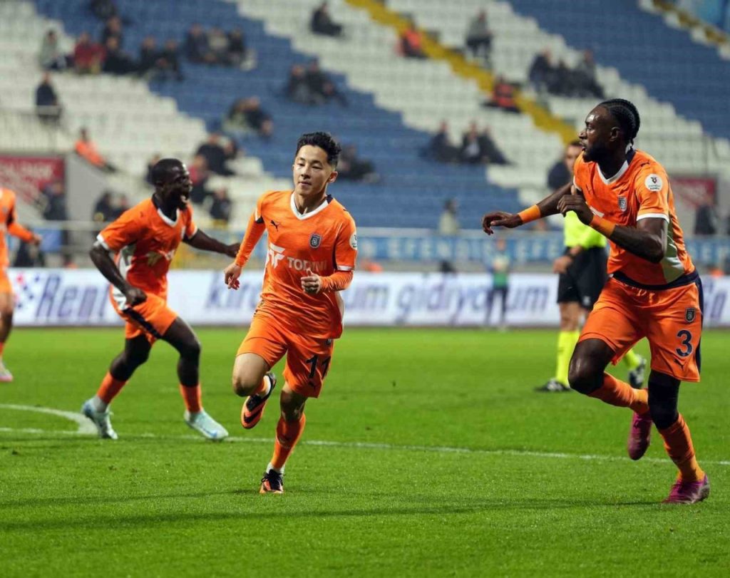 basaksehirde jerome opoku fenerbahce macinda yok c06e6c8152f0 |