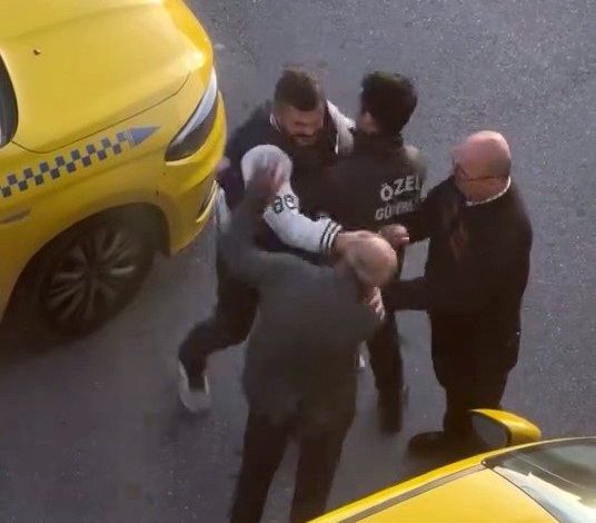 basaksehirde taksiciye meslektasinin tokatli saldirisi kamerada f9b3c250f762 |