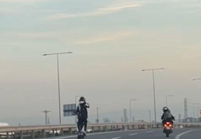 basaksehirde tehlikeli motosiklet gosterisi yapan surucu yakalandi 63362b44d0d0 |