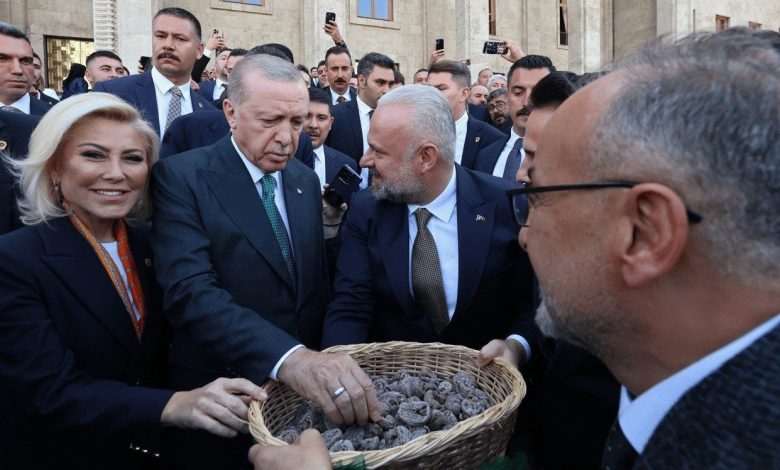 Başkan Pehlivan’dan Cumhurbaşkanı Erdoğan’a incir ikramı 1 baskan pehlivandan cumhurbaskani erdogana incir ikrami c8c7fb383066 |