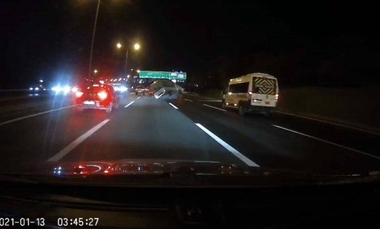 Beykoz’da makas atıp kontrolden çıkan araç takla attı, kaza anı kameralara böyle yansıdı 1 beykozda makas atip kontrolden cikan arac takla atti kaza ani kameralara boyle yansidi 2d7125e5e340 |