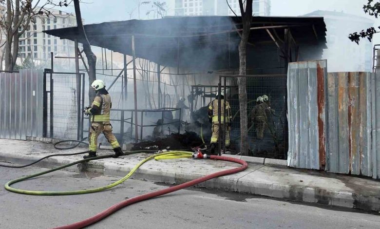 Beylikdüzü’nde boş kulübe alev alev yandı 1 beylikduzunde bos kulube alev alev yandi f083af2de251 |
