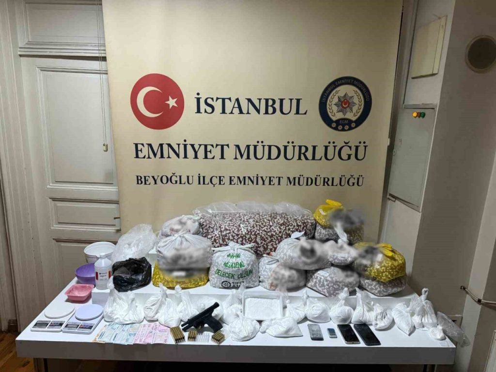 beyoglu ve kagithanede uyusturucu operasyonu hap satan 2 kadin gozaltinda 8f516ddffbf3 |