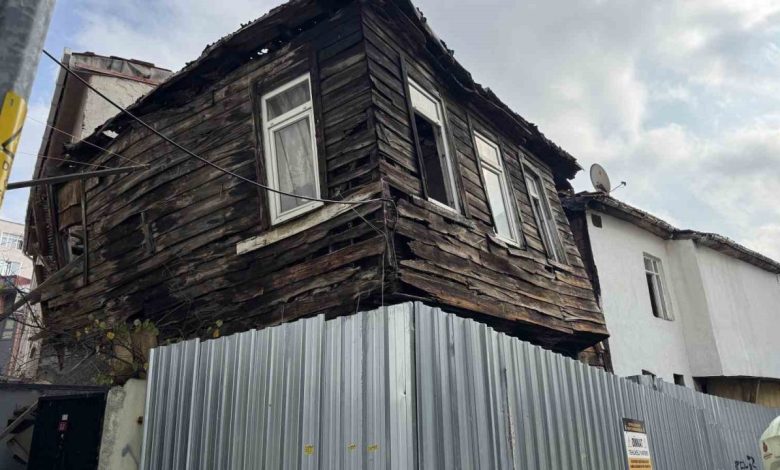 beyoglunda ahsap binada kismi cokme 2 bina tahliye edildi ac49ba458c46 |