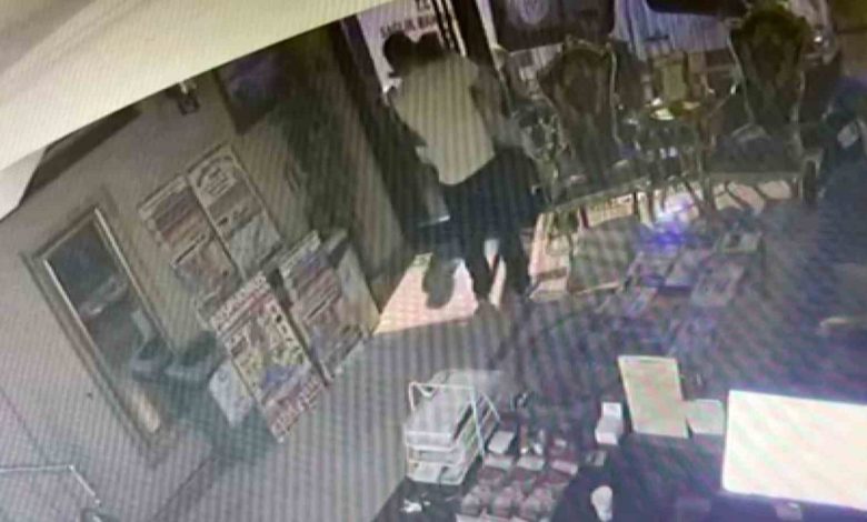 bocek ailesinin kapinin kilitli olmasindan dolayi otelden cikamadigi anlar kameraya yansidi 41c5cf3c7455 |