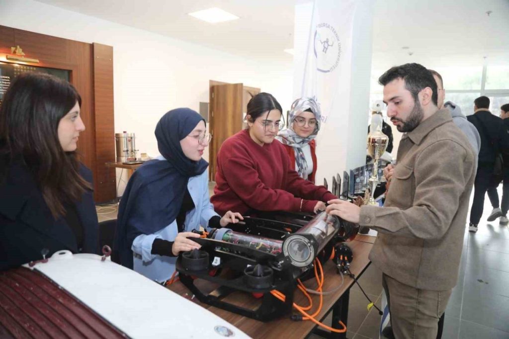 btu robot gunlerinde gelecegin teknolojileri konusuldu e6591eddb6e9 |