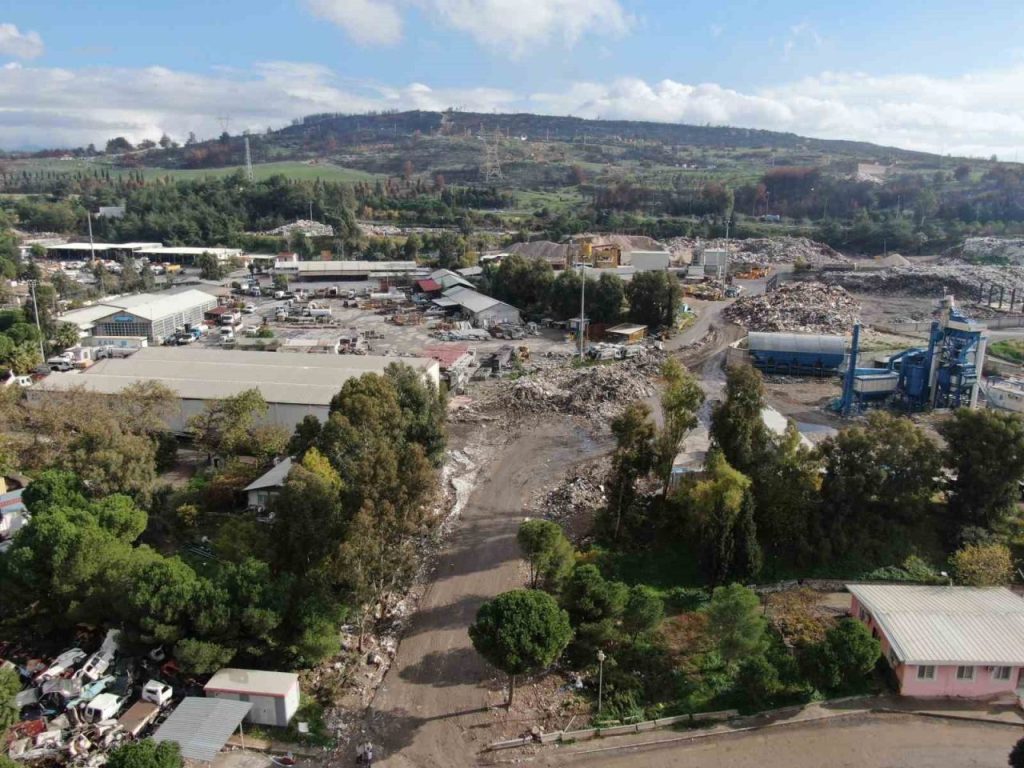 buca belediyesine karsi cop eylemi suruyor 0b99a3bbe664 |