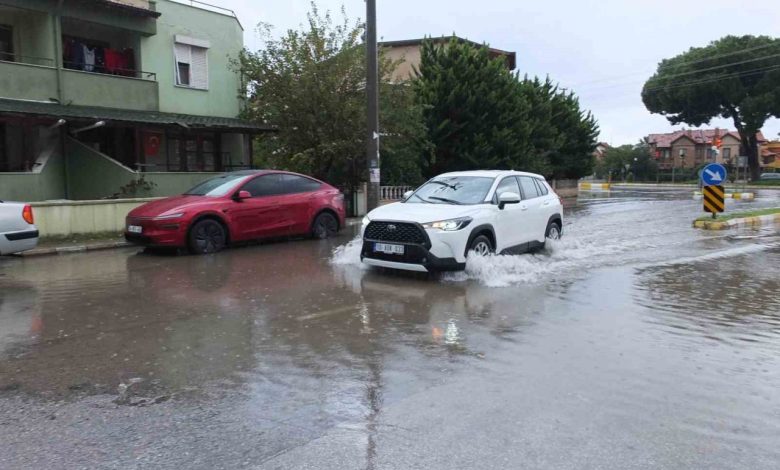 burhaniyede saganak yagis sokaklari gole cevirdi b6b5cad0801b |