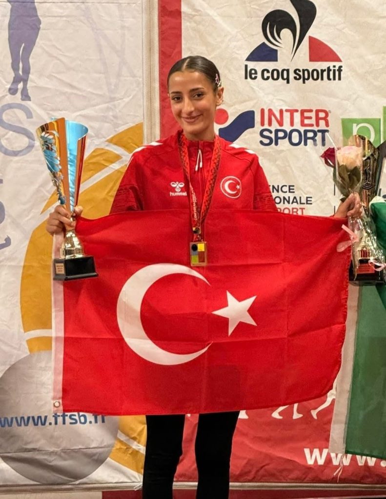 bursa buyuksehir belediyesporlu nazmiye ak dunya ucuncusu d299a4df7c99 |