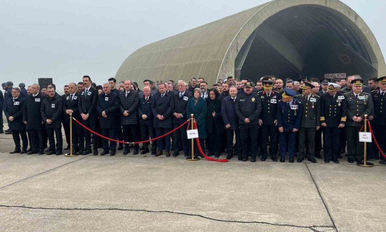 bursa sehitlerine sis engelisehitleri tasiyan ucak sisten dolayi bursayi pas gecti 094c34e60466 |