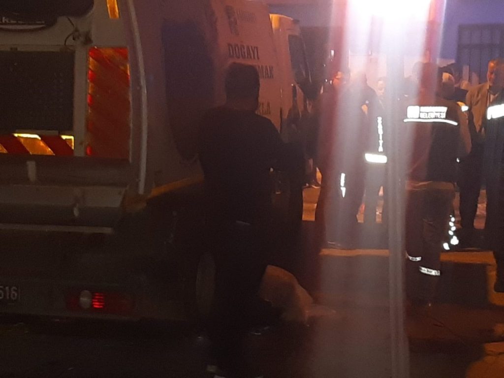 bursada cop kamyonu geri gelirken yasli adami ezdi 35e978d9ea40 |