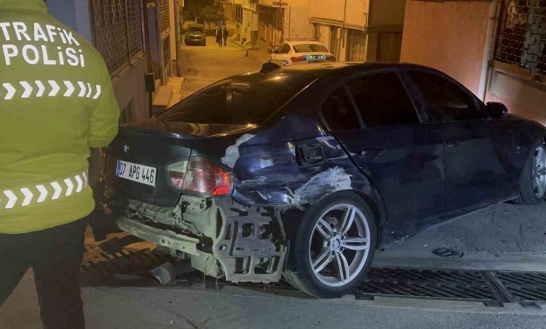 Bursa’da "dur" ihtarına uymayan sürücü 5 kilometre kaçtı: 3 araca ve duvara çarptı 1 bursada dur ihtarina uymayan surucu 5 kilometre kacti 3 araca ve duvara carpti c86e2ad20872 |