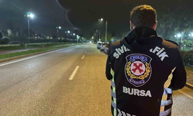 bursada sivil trafik ekiplerinden gece denetimi eb3ba3d7bde1 |