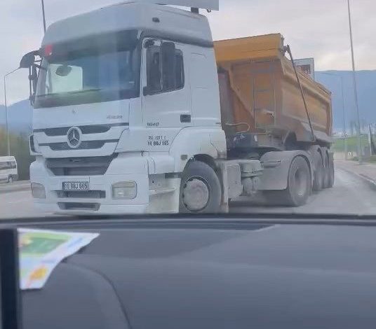 bursada ters seritten giren kamyon pes dedirtti 685c316857c3 |