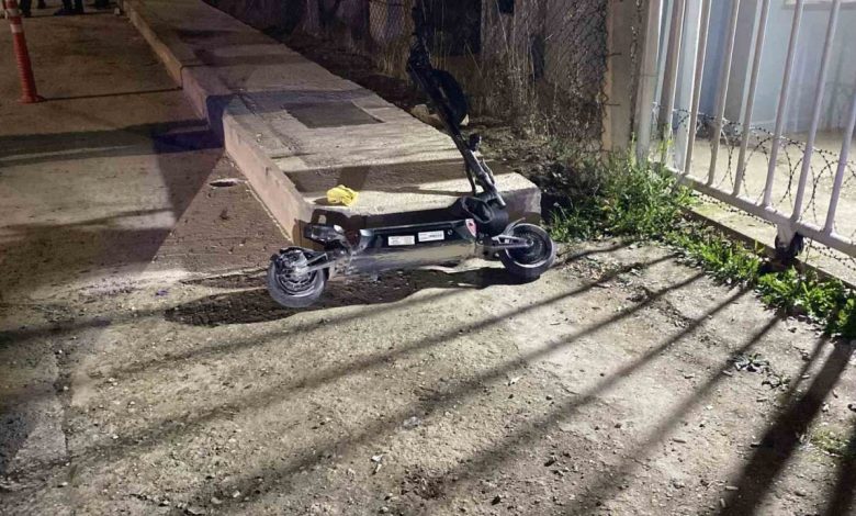 Çarpışmanın etkisiyle başını kaldırıma vurdu, ağır yaralandı 1 carpismanin etkisiyle basini kaldirima vurdu agir yaralandi 0fef03795908 |