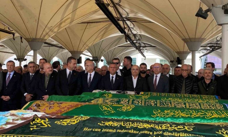 CHP Genel Başkanı Özel, 27. Dönem Milletvekili Turan Aydoğan’ın annesinin cenazesine katıldı 1 chp genel baskani ozel 27 donem milletvekili turan aydoganin annesinin cenazesine katildi 1d8bc6d07222 |