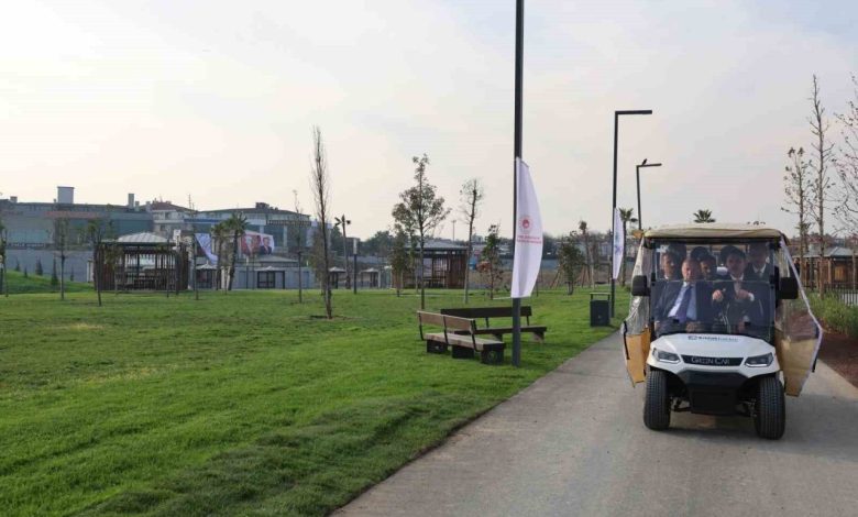 cumhurbaskani erdogan ataturk havalimani millet bahcesinde esnafi ziyaret etti c639c716f71c |