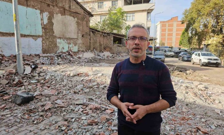 Deprem Araştırmacısı Ahmet Yakut, Sındırgı’da 36 saat geçirdi, depremlerin karakteristiğini anlattı 1 deprem arastirmacisi ahmet yakut sindirgida 36 saat gecirdi depremlerin karakteristigini anlatti 43c906d36a28 |