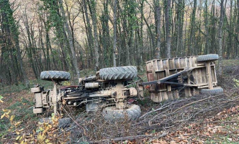 Devrilen traktördeki 2 kişi yaralandı 1 devrilen traktordeki 2 kisi yaralandi f0b6c9b98024 |